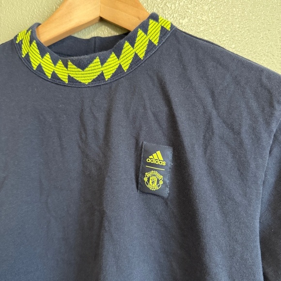 Adidas Manchester United Women’s Tee- Small - Picture 5 of 10
